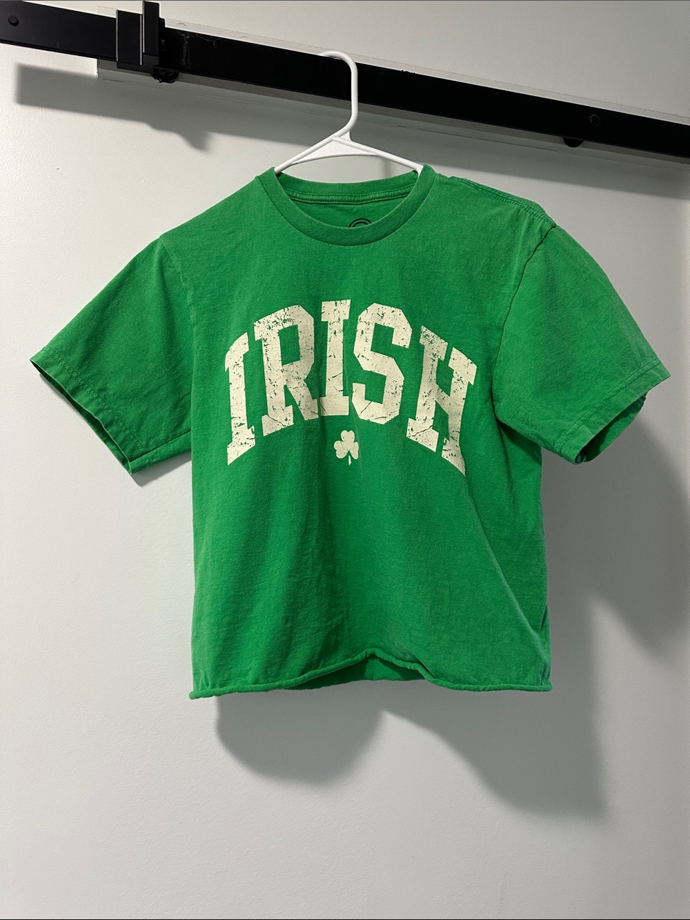 Women’s cropped Green 'IRISH' Graphic Tee